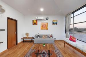 Villa Prism by StayJadePoolPyramid Room1hr Blr