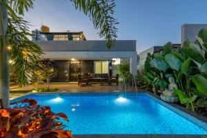 Villa Prism Garden by StayJadePvt PoolGlasshouse