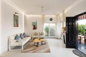 Villa Prism by StayJadePoolPyramid Room1hr Blr