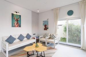 Villa Prism by StayJadePoolPyramid Room1hr Blr