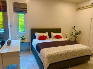 Beautiful villa between jungle, sea and mountain