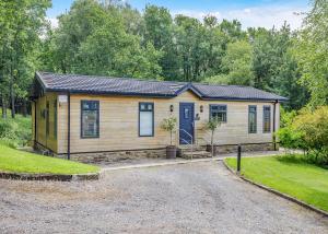 Charlesworth Lodges
