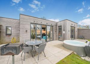 Swanborough Lakes Luxury Lodges