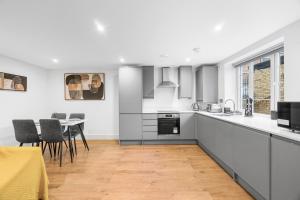 Spacious 2 Bed 2 Bath London Home - Battersea, Nine Elms, US Embassy