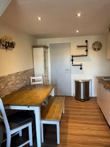 familienfreundliches, cosy Ferienhaus mit Seeblick und privatem Zugang