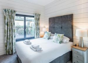 Roydon Marina Village