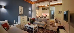 Yard of Epicurus - Η Αυλή του Επίκουρου