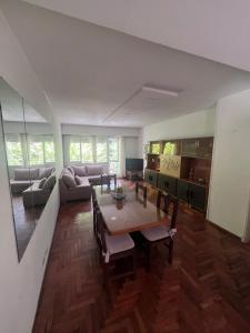 Depto 2 amb para 4 centro doble balcón