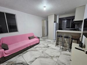 H 432 Apartamento mobiliado 02 quartos com estacionamento