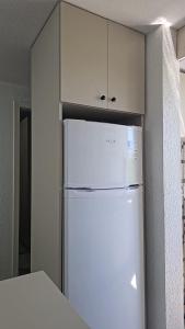 H 432 Apartamento mobiliado 02 quartos com estacionamento