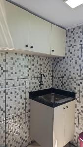 H 432 Apartamento mobiliado 02 quartos com estacionamento