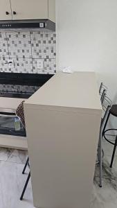 H 432 Apartamento mobiliado 02 quartos com estacionamento