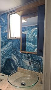 H 432 Apartamento mobiliado 02 quartos com estacionamento