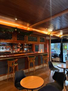 Brit Hotel LArrivée Guingamp