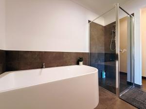 Modern Geelong Escape with EV Charger - Geometry