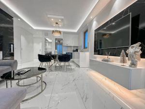 Karolkowa 28 - Prestigious Apartment with Balcony by Renters Prestige