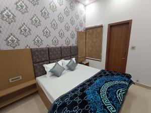 HOTEL UNIQUE KOMFORT - 3 mins walk from golden temple