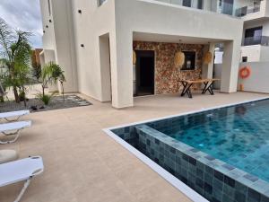 Luxe nieuwe villa met zwembad