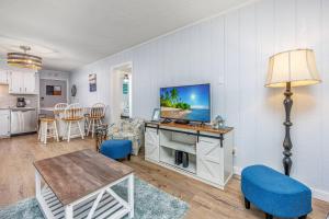 Cherry Grove 2BR, Steps to Beach