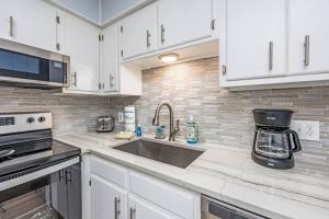 Cherry Grove 2BR, Steps to Beach