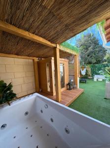 Bali room Balneo Sauna terrasse 4personnes