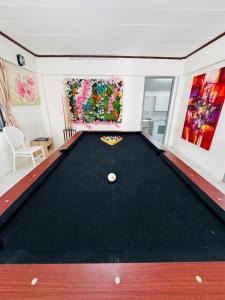 Villa Mayfair 4 bedrooms sea view with pool table