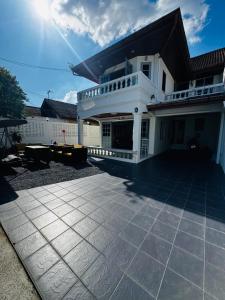 Villa Mayfair 4 bedrooms sea view with pool table