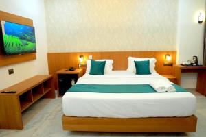 Palm Wave Beach Resort