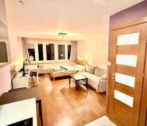 KK Cozy Apartment next to Metro
