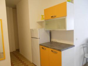 Modern flat with terrace-Beahost