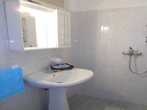 Modern flat with terrace-Beahost