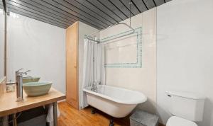 Sun-Filled Luxury Historic 2 Bedrooms apto