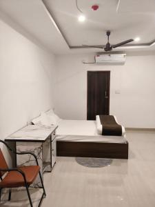 Dhavika stay eat n celebrate