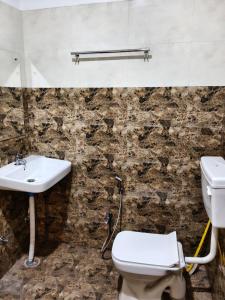 Dhavika stay eat n celebrate