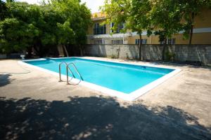 Great Surbiton Road Apartment near New Kingston close to Devon House