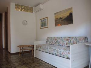 Family apartment steps from Pluto Beach