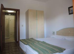 Family apartment steps from Pluto Beach