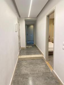 شقة غرفتين فرش جديد في بيفرلي هيلز الشيخ زايد مصر Two-bedroom apartment with new furniture in Beverly Hills Sheikh Zayed Egypt