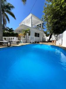 Hermosa villa frente al mar