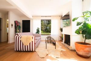 House in Montoya Beach with ocean views