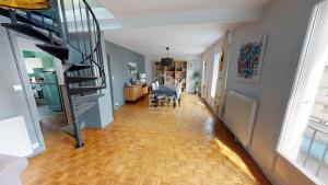 Spacious 3-bedroom apartment on Rue Michel Coty