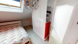 Spacious 3-bedroom apartment on Rue Michel Coty