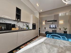 Upper San Pietro elegant flat on metro A with a view