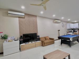 Beach home pool villa bangsaray