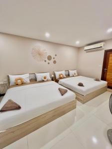 Beach home pool villa bangsaray