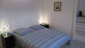 Superbe appartement duplex au centre de TREGASTEL vue sur mer - Réf 745