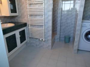 Superbe appartement duplex au centre de TREGASTEL vue sur mer - Réf 745