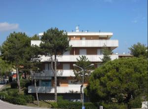 Spacious flat near Pluto Beach