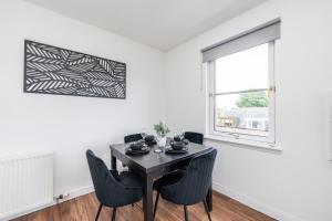 Elegant 2BR Escape 3 Beds Sleeps 4