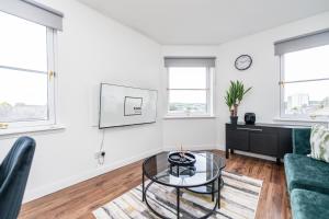 Elegant 2BR Escape 3 Beds Sleeps 4